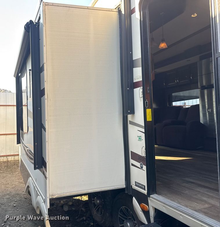 image for item EM8342 2015 Forest River Cardinal camper