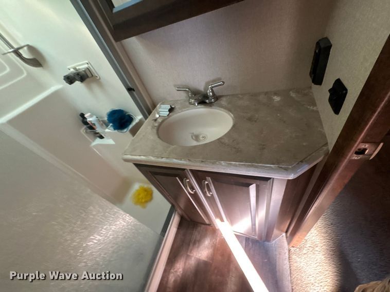 image for item EM8342 2015 Forest River Cardinal camper