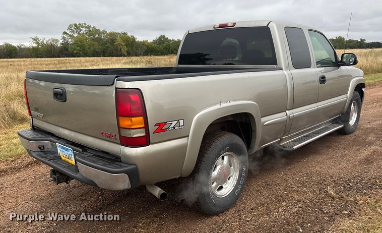 image for item EM8398 2002 GMC Sierra 1500 Ext. Cab pickup truck