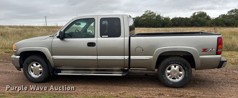 image for item EM8398 2002 GMC Sierra 1500 Ext. Cab pickup truck