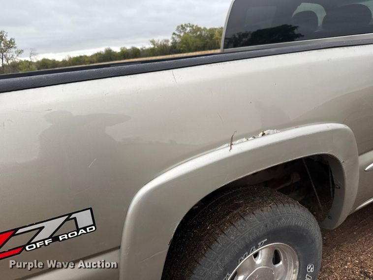 image for item EM8398 2002 GMC Sierra 1500 Ext. Cab pickup truck