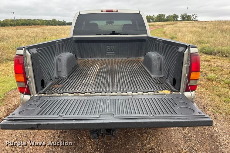 image for item EM8398 2002 GMC Sierra 1500 Ext. Cab pickup truck