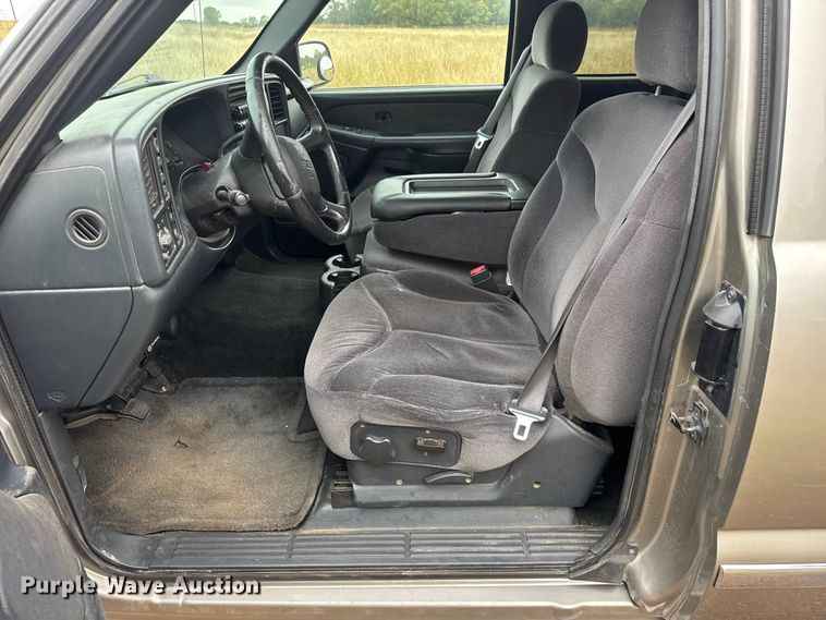 image for item EM8398 2002 GMC Sierra 1500 Ext. Cab pickup truck