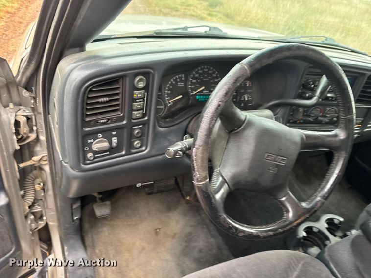 image for item EM8398 2002 GMC Sierra 1500 Ext. Cab pickup truck