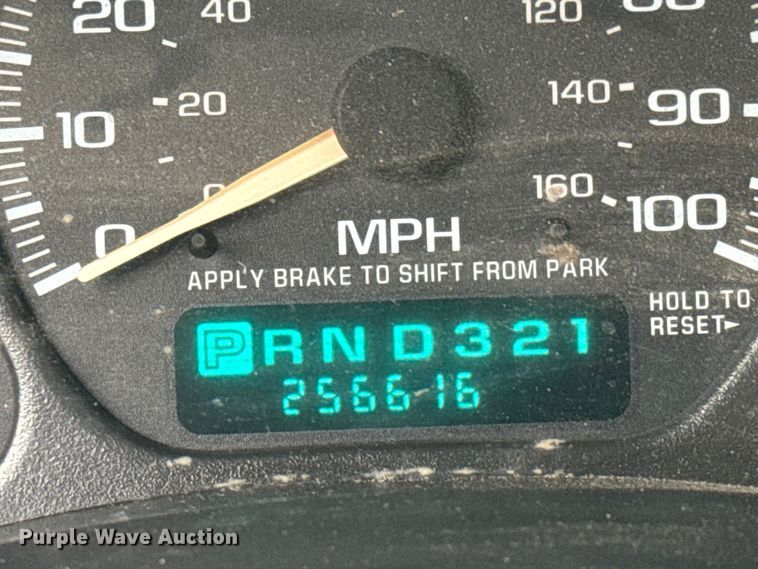 image for item EM8398 2002 GMC Sierra 1500 Ext. Cab pickup truck