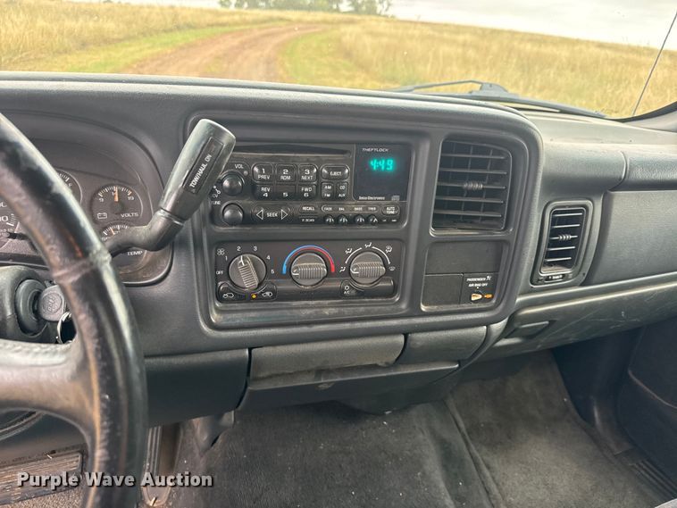 image for item EM8398 2002 GMC Sierra 1500 Ext. Cab pickup truck