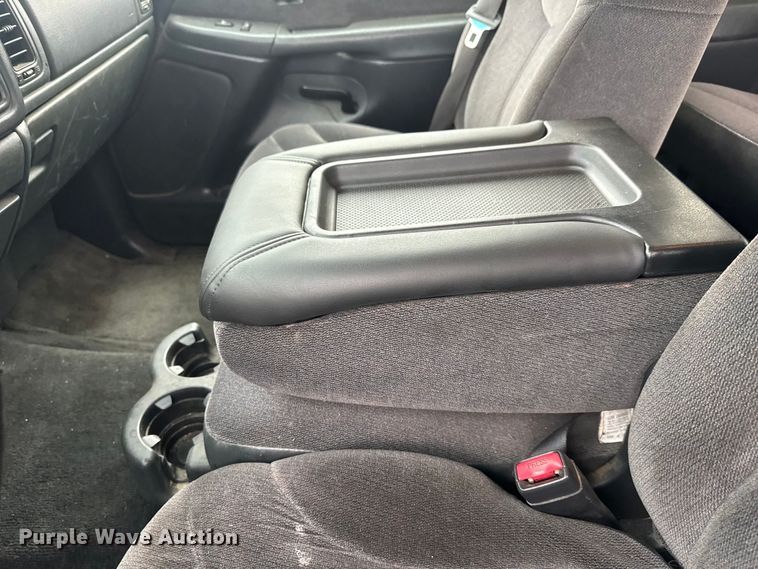 image for item EM8398 2002 GMC Sierra 1500 Ext. Cab pickup truck
