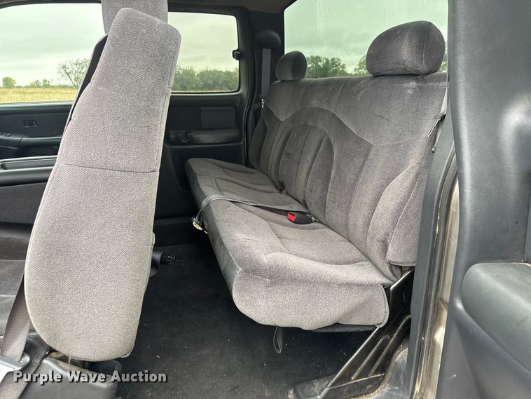 image for item EM8398 2002 GMC Sierra 1500 Ext. Cab pickup truck