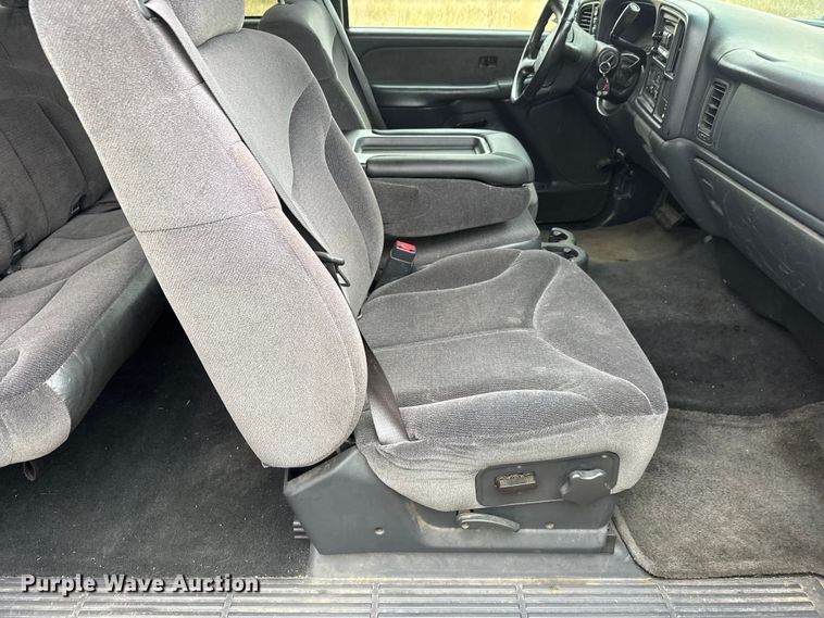 image for item EM8398 2002 GMC Sierra 1500 Ext. Cab pickup truck