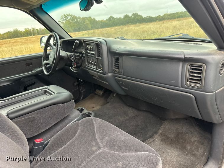 image for item EM8398 2002 GMC Sierra 1500 Ext. Cab pickup truck