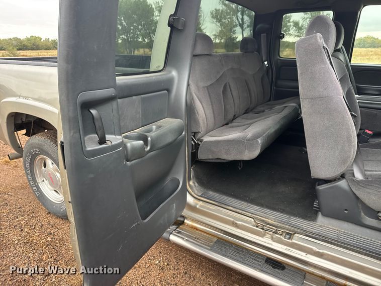 image for item EM8398 2002 GMC Sierra 1500 Ext. Cab pickup truck
