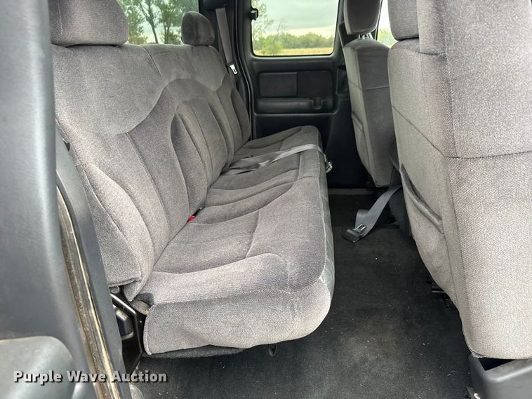 image for item EM8398 2002 GMC Sierra 1500 Ext. Cab pickup truck