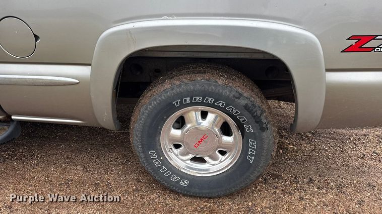 image for item EM8398 2002 GMC Sierra 1500 Ext. Cab pickup truck