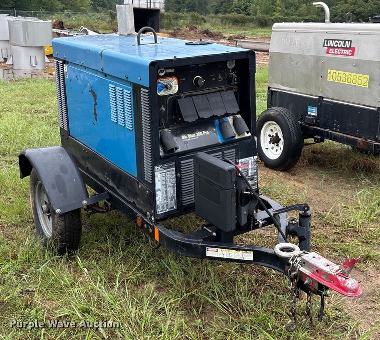 image for item EN5640 Miller Big Blue 300 Pro Cat CC/CV welder/generator