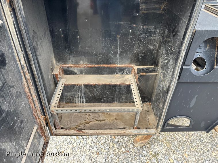 image for item EN5668 Flatbed