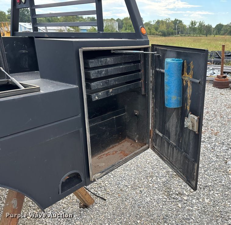 image for item EN5668 Flatbed