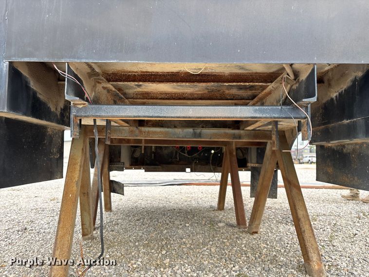 image for item EN5668 Flatbed