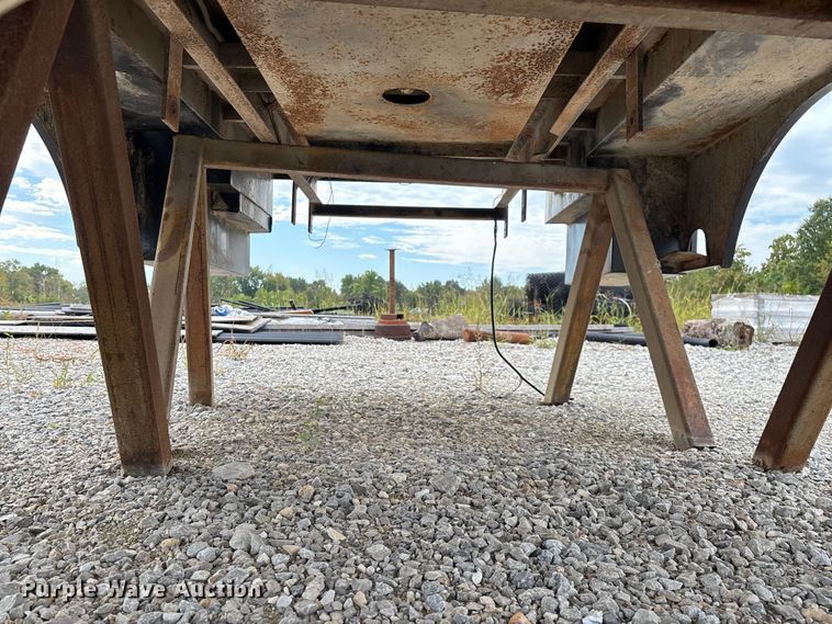 image for item EN5668 Flatbed