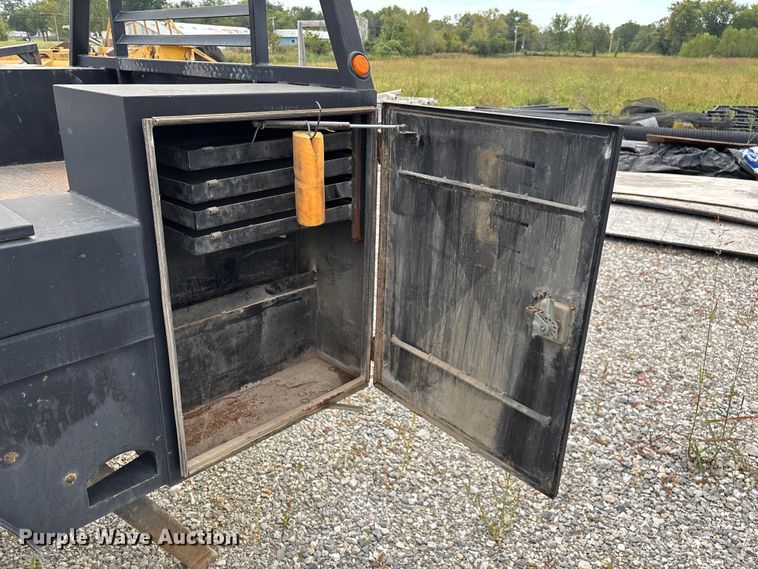 image for item EN5669 Flatbed