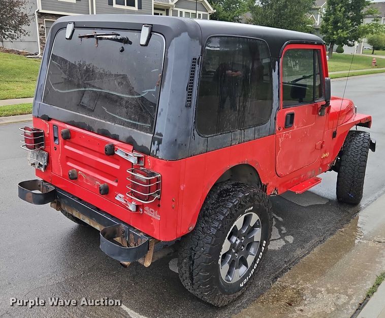 image for item EO4687 1995 Jeep Wrangler SUV
