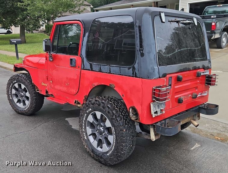 image for item EO4687 1995 Jeep Wrangler SUV