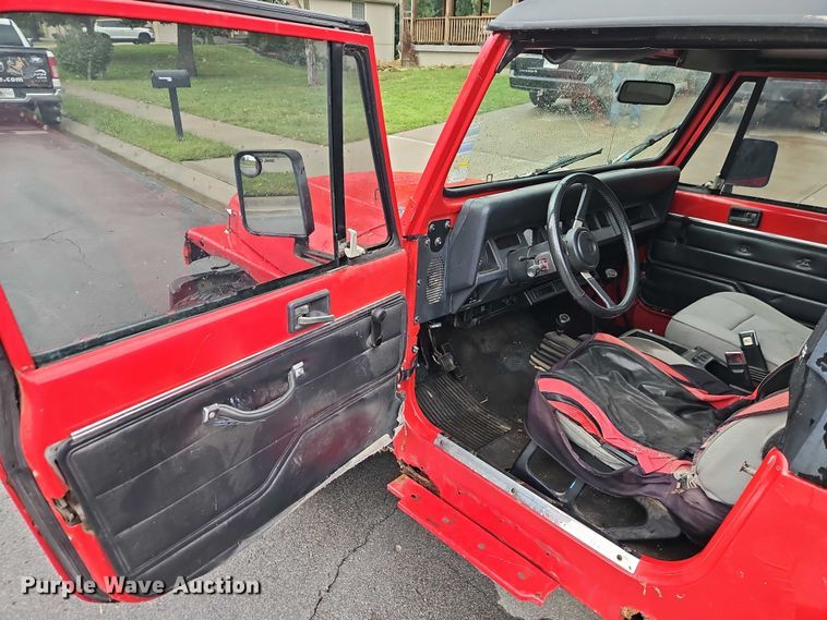 image for item EO4687 1995 Jeep Wrangler SUV