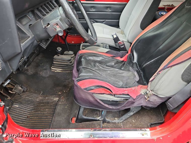 image for item EO4687 1995 Jeep Wrangler SUV