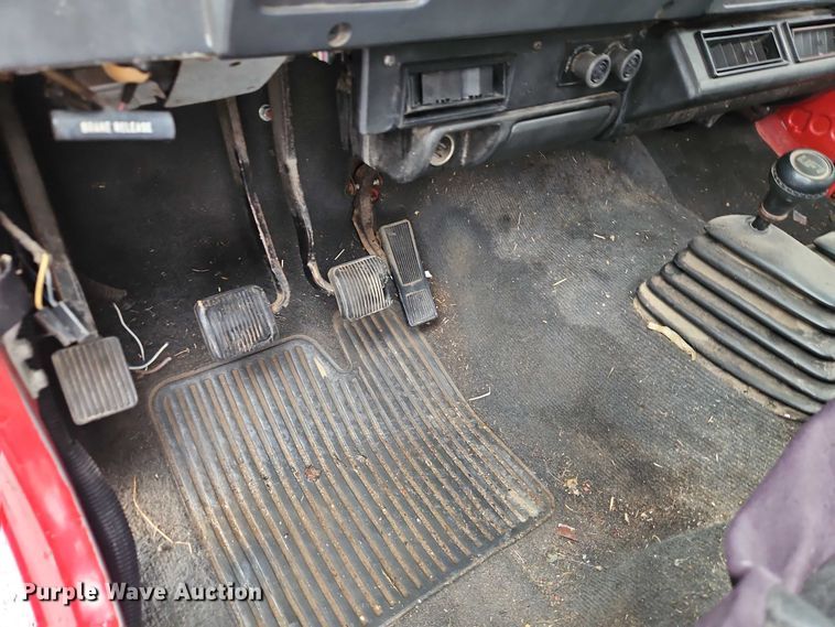 image for item EO4687 1995 Jeep Wrangler SUV