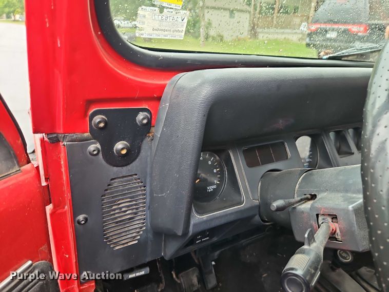 image for item EO4687 1995 Jeep Wrangler SUV