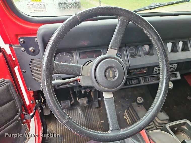 image for item EO4687 1995 Jeep Wrangler SUV