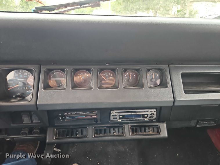 image for item EO4687 1995 Jeep Wrangler SUV