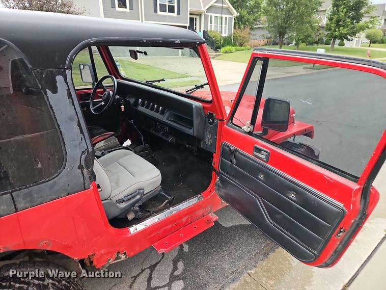 image for item EO4687 1995 Jeep Wrangler SUV