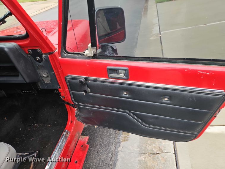 image for item EO4687 1995 Jeep Wrangler SUV