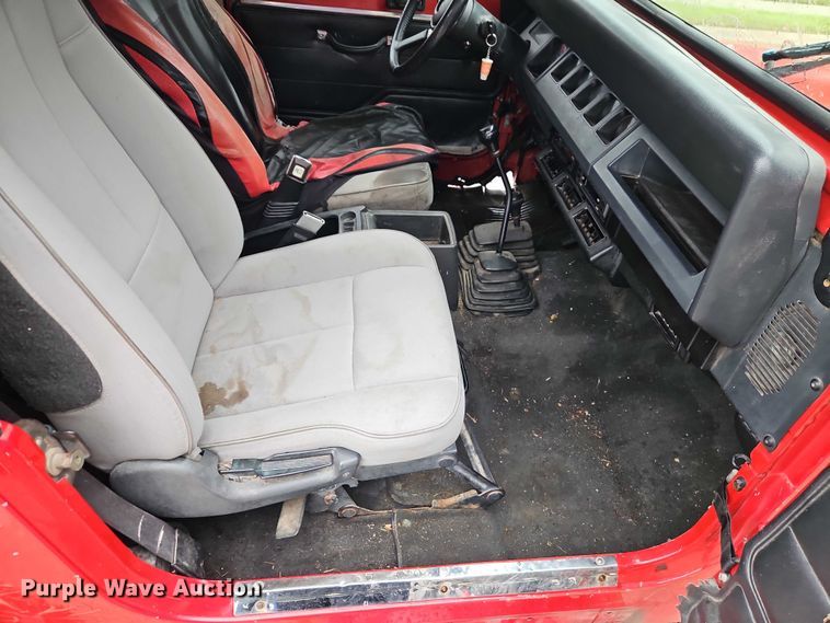 image for item EO4687 1995 Jeep Wrangler SUV