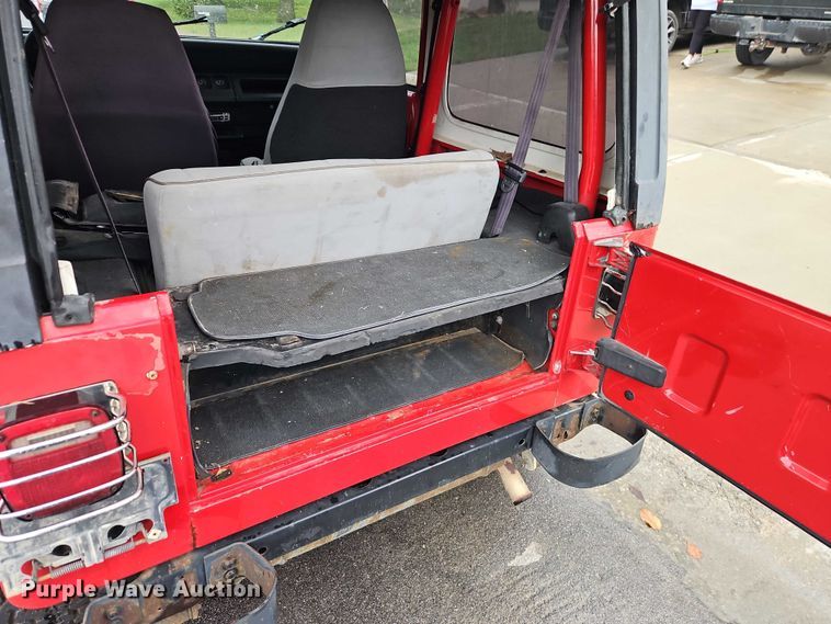 image for item EO4687 1995 Jeep Wrangler SUV