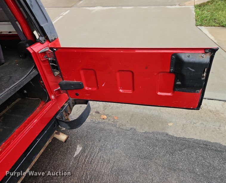 image for item EO4687 1995 Jeep Wrangler SUV