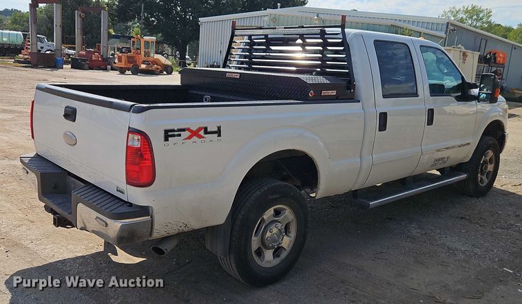 image for item EO4705 2011 Ford F350 Super Duty XLT Crew Cab pickup truck