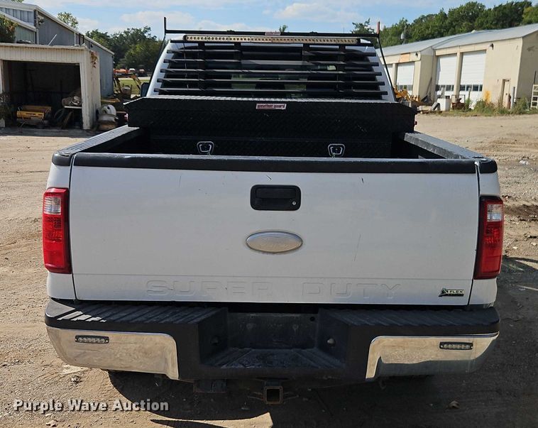 image for item EO4705 2011 Ford F350 Super Duty XLT Crew Cab pickup truck