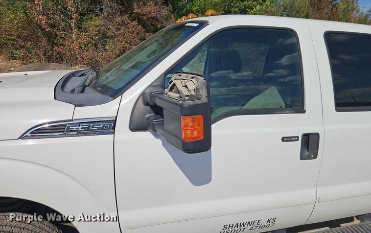 image for item EO4705 2011 Ford F350 Super Duty XLT Crew Cab pickup truck