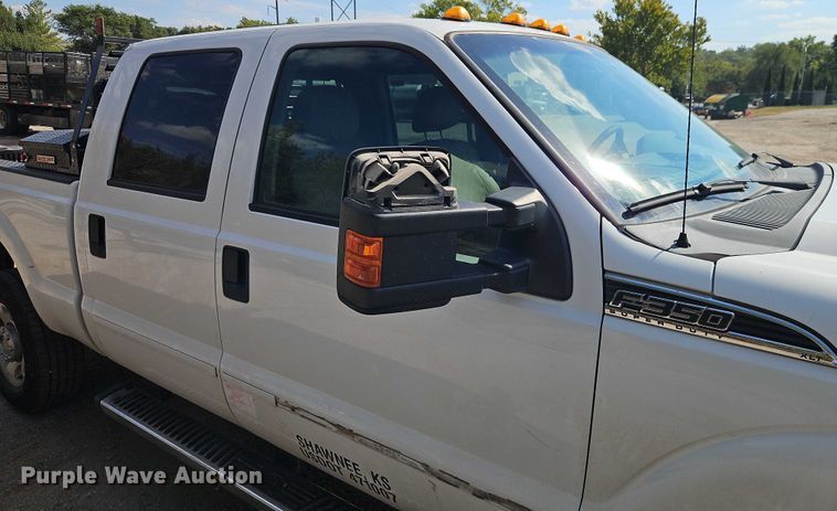 image for item EO4705 2011 Ford F350 Super Duty XLT Crew Cab pickup truck