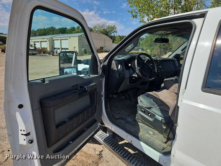 image for item EO4705 2011 Ford F350 Super Duty XLT Crew Cab pickup truck