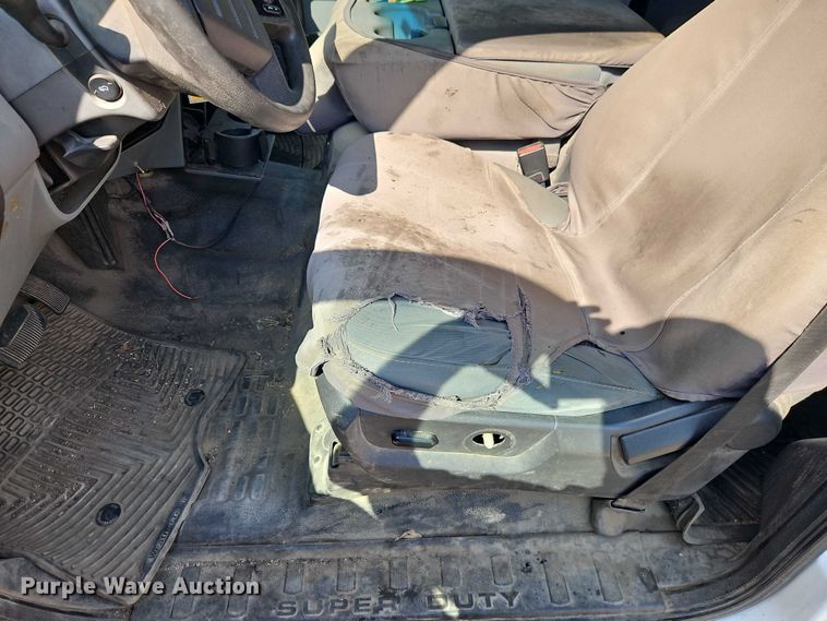 image for item EO4705 2011 Ford F350 Super Duty XLT Crew Cab pickup truck