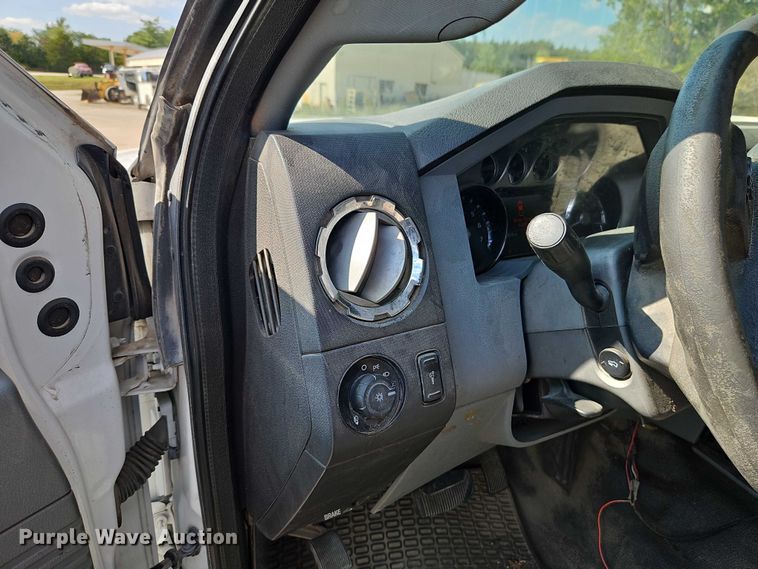 image for item EO4705 2011 Ford F350 Super Duty XLT Crew Cab pickup truck