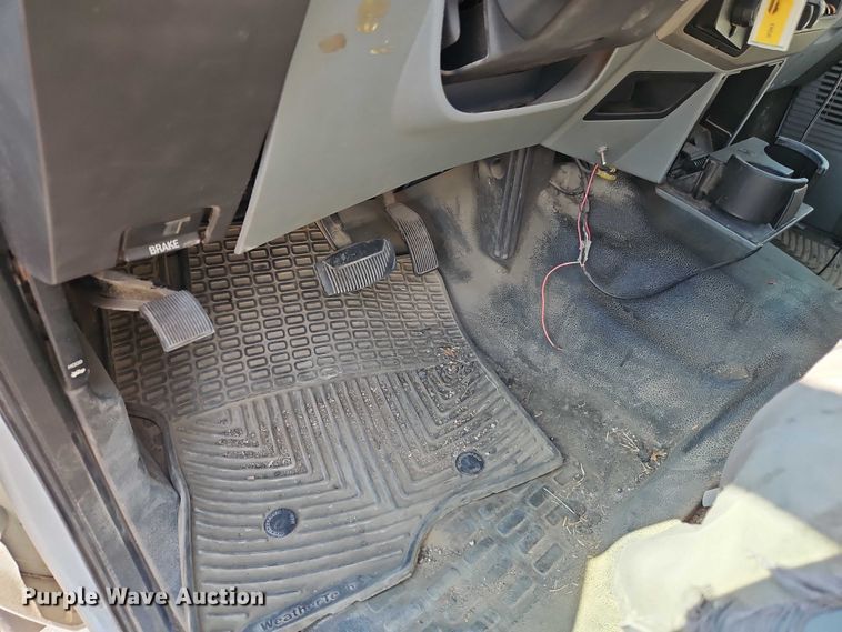 image for item EO4705 2011 Ford F350 Super Duty XLT Crew Cab pickup truck