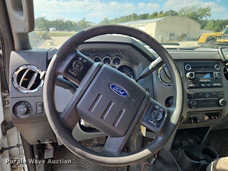 image for item EO4705 2011 Ford F350 Super Duty XLT Crew Cab pickup truck