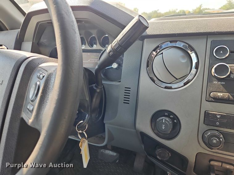 image for item EO4705 2011 Ford F350 Super Duty XLT Crew Cab pickup truck