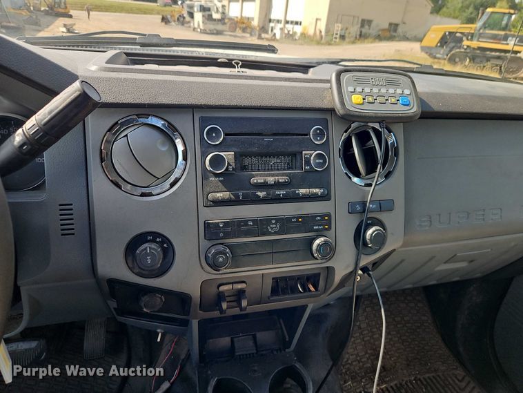 image for item EO4705 2011 Ford F350 Super Duty XLT Crew Cab pickup truck