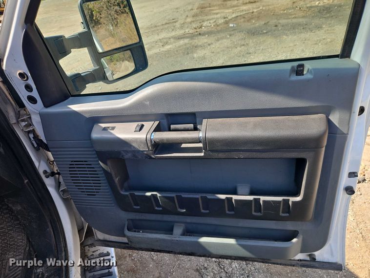 image for item EO4705 2011 Ford F350 Super Duty XLT Crew Cab pickup truck