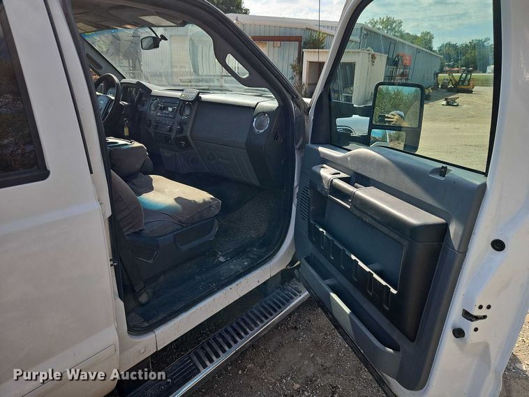 image for item EO4705 2011 Ford F350 Super Duty XLT Crew Cab pickup truck