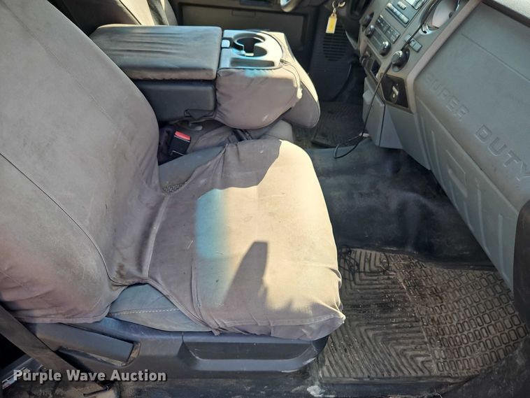 image for item EO4705 2011 Ford F350 Super Duty XLT Crew Cab pickup truck